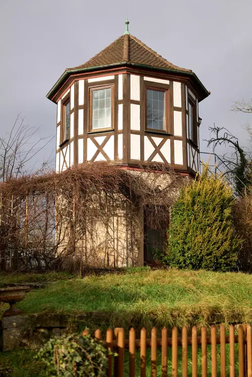 Das Goethehäuschen ist ein achteckiges, turmartiges Gartenhäuschen in der Schlossbergstraße in Tübingen und mit einer schönen [Zitat] "Aussicht auf das Ammerthal und das Neckarthal zugleich".
