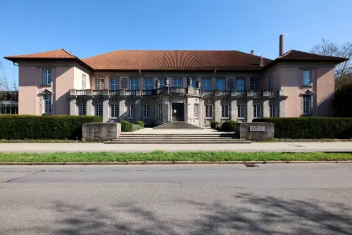 Die alte Universitätsbibliothek an der Wilhelmstraße in Tübingen.